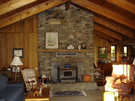 Great Room has open beams & Rock FP