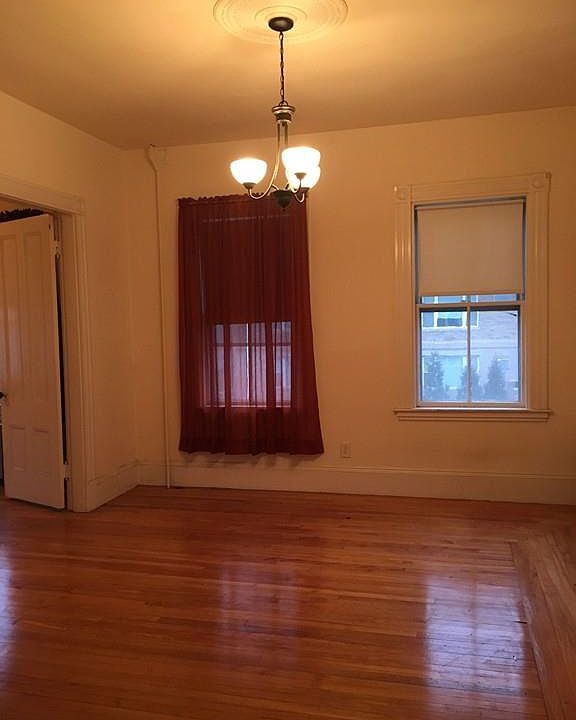 2nd image of 510 Pleasant St #2