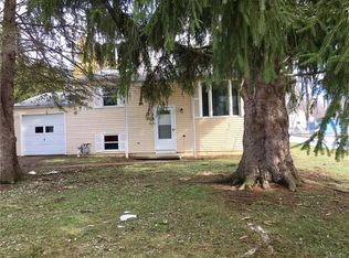 1007 Bonnie Lake Dr, Alden, NY 14004