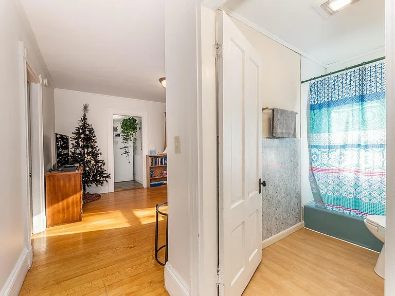 145 Pine St #2 — Photo 3