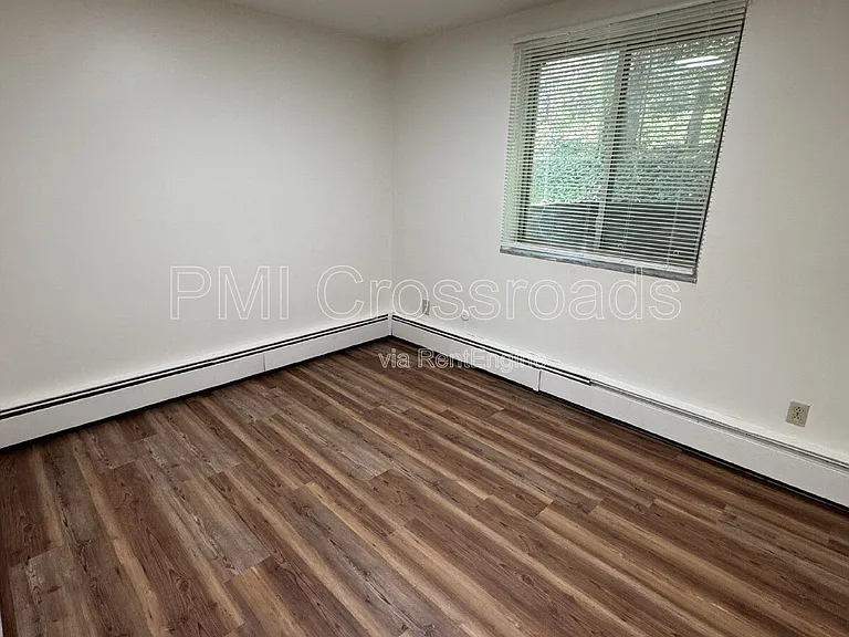 2323 Newton St #4 — Photo 11