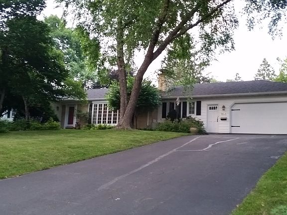 2nd image of 1015 Columbia Dr