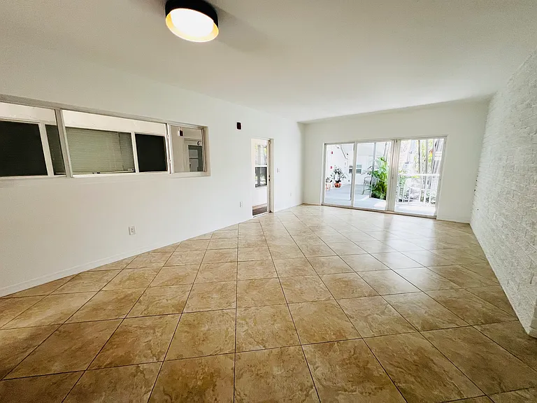 944 Bay Dr #12 — Photo 4