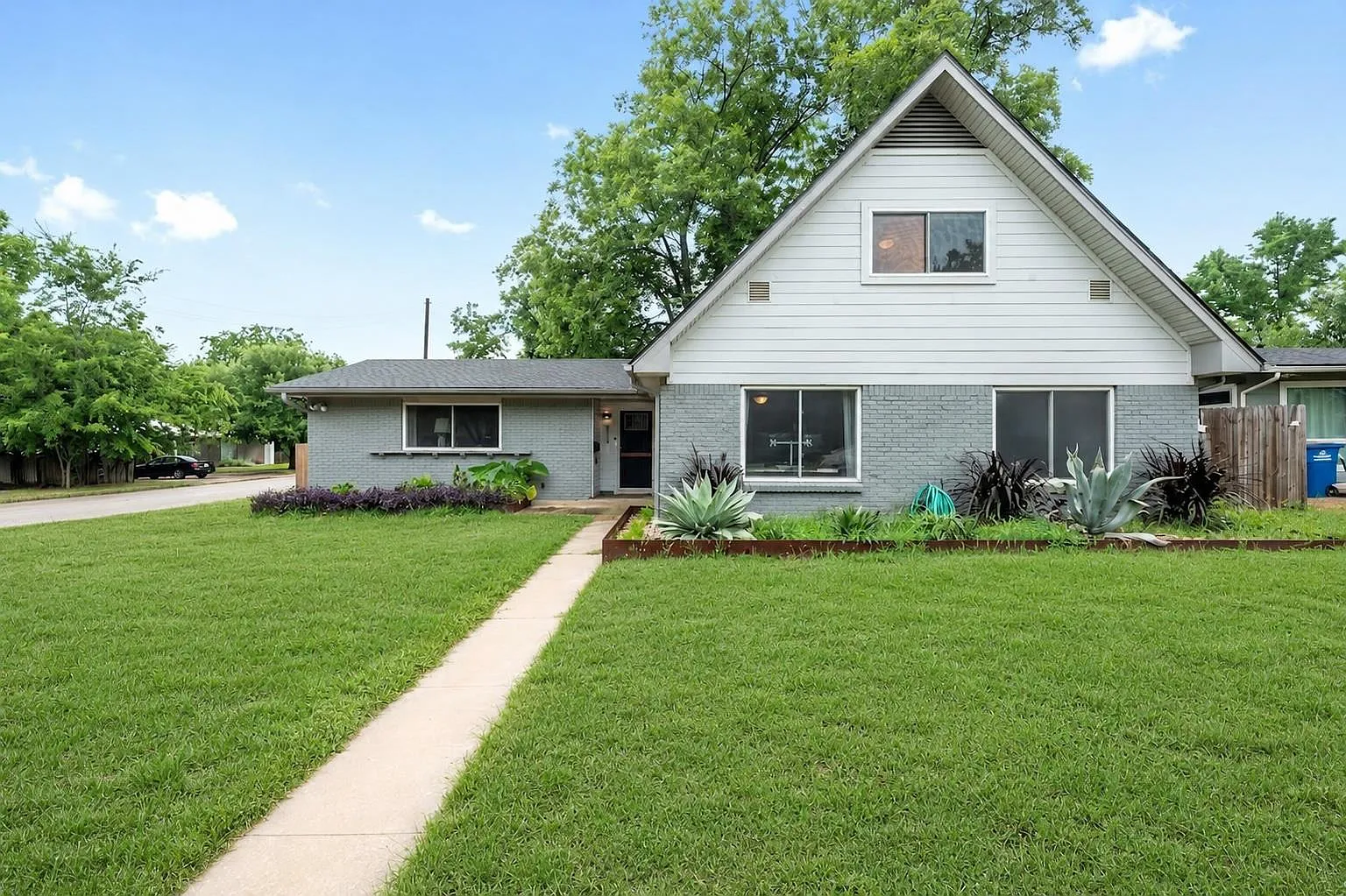 3 bed, 2.5 bath, 1634 sqft, $4,000 — Photo 1