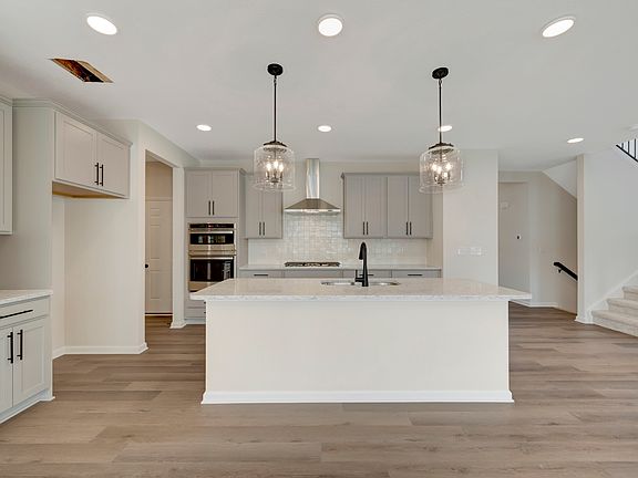 2nd image of 1109 Vineyard Way