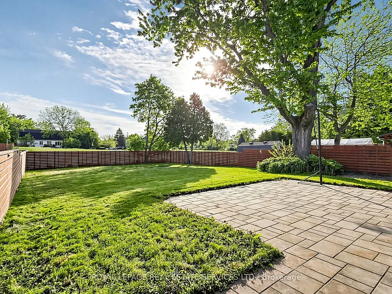 285 Bronte Rd — Photo 39