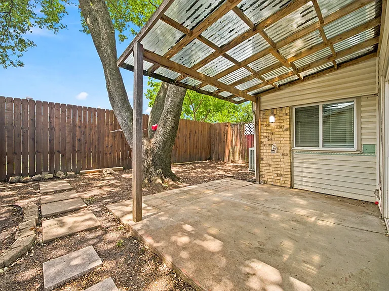 4913 Burlingame Dr — Photo 13