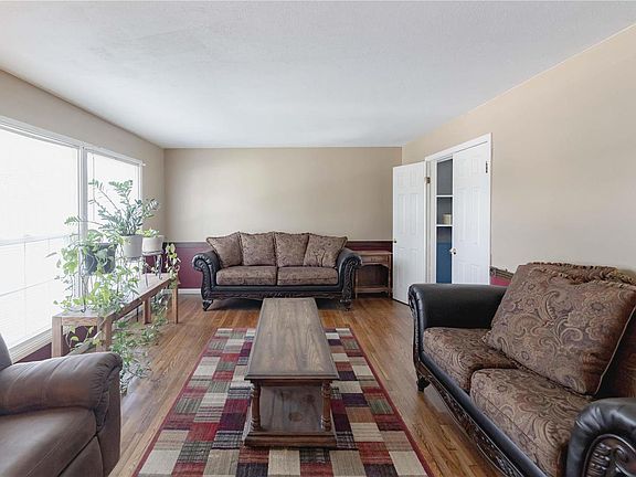 4th image of 740 Saddle Dr