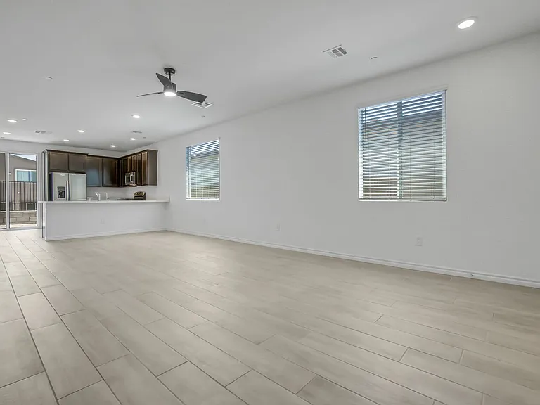 9770 Redwood Cascade St — Photo 5
