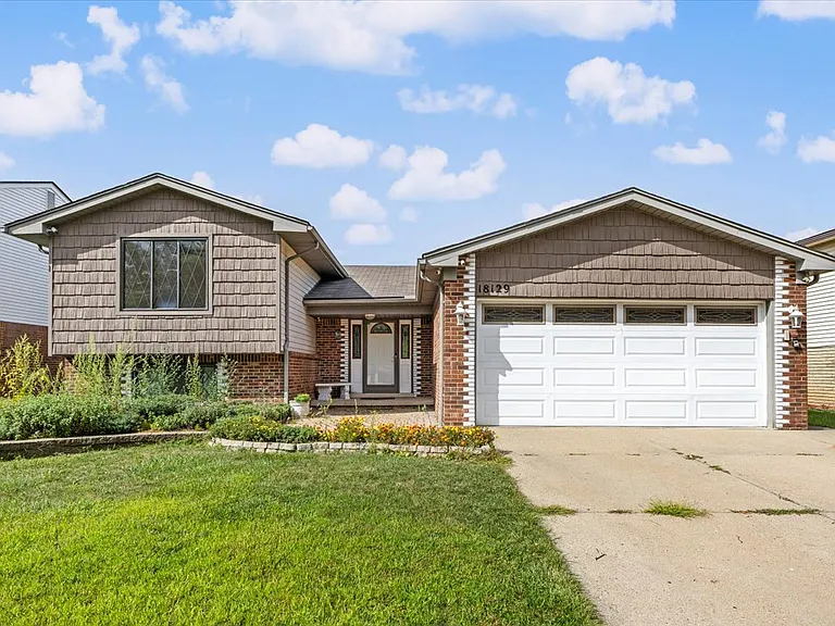 18129 Birch Dr — Photo 1