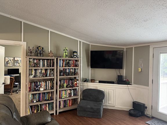 4th image of 279 Sealy Dr