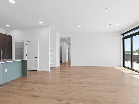5th image of 2209 S 1st St #409
