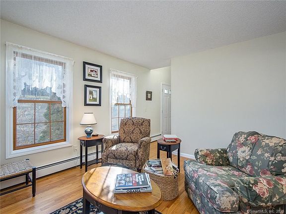 3rd image of 42 Sherwood Ln