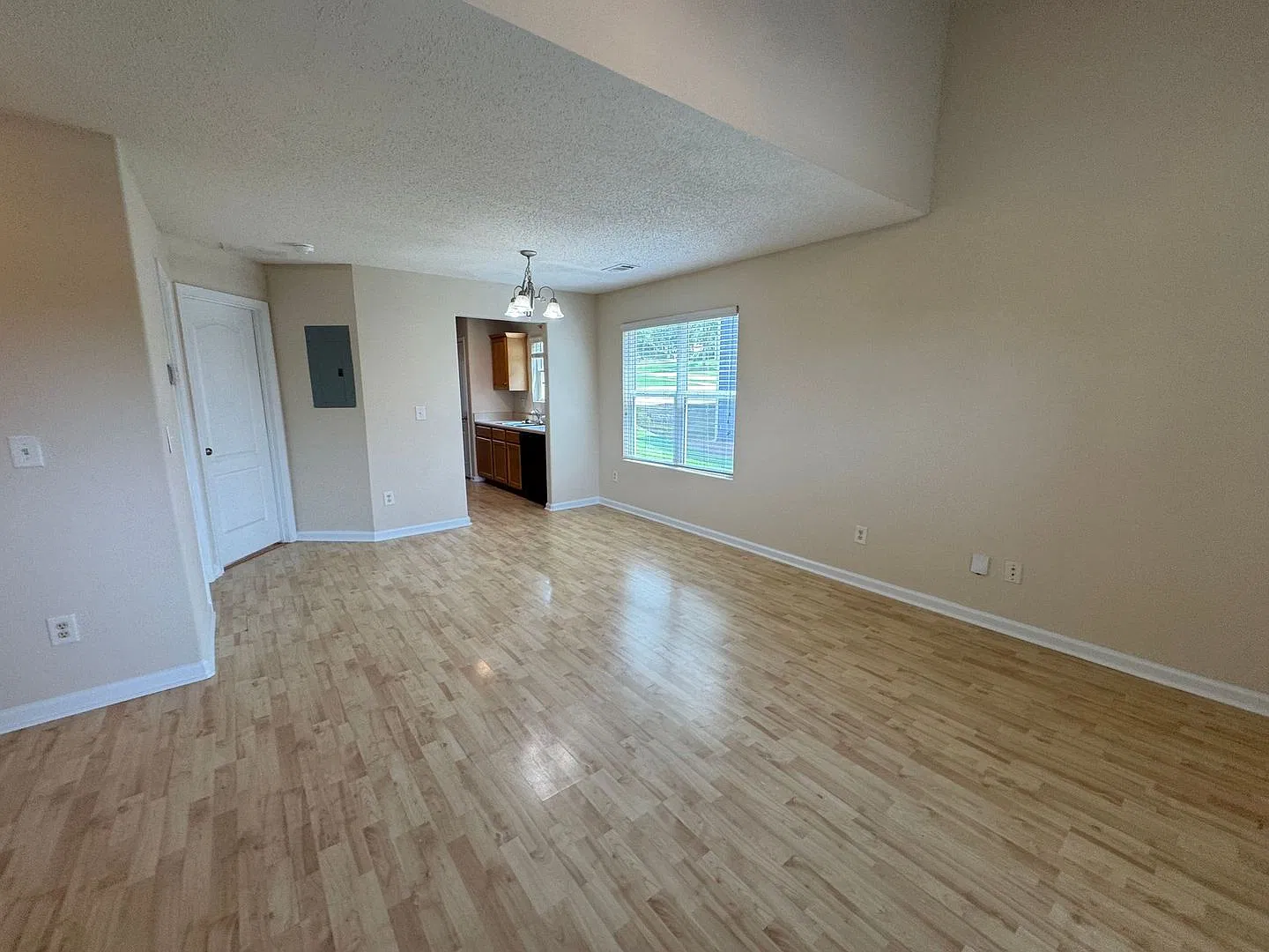 Bridgewater Home! Pre-Leasing For August 1 2027! Save $1,072.50 Upfront When You Sign A Lease Today! — Photo 2