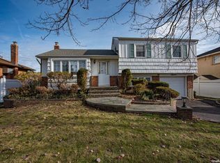 15 Alan Ct, Plainview, NY 11803