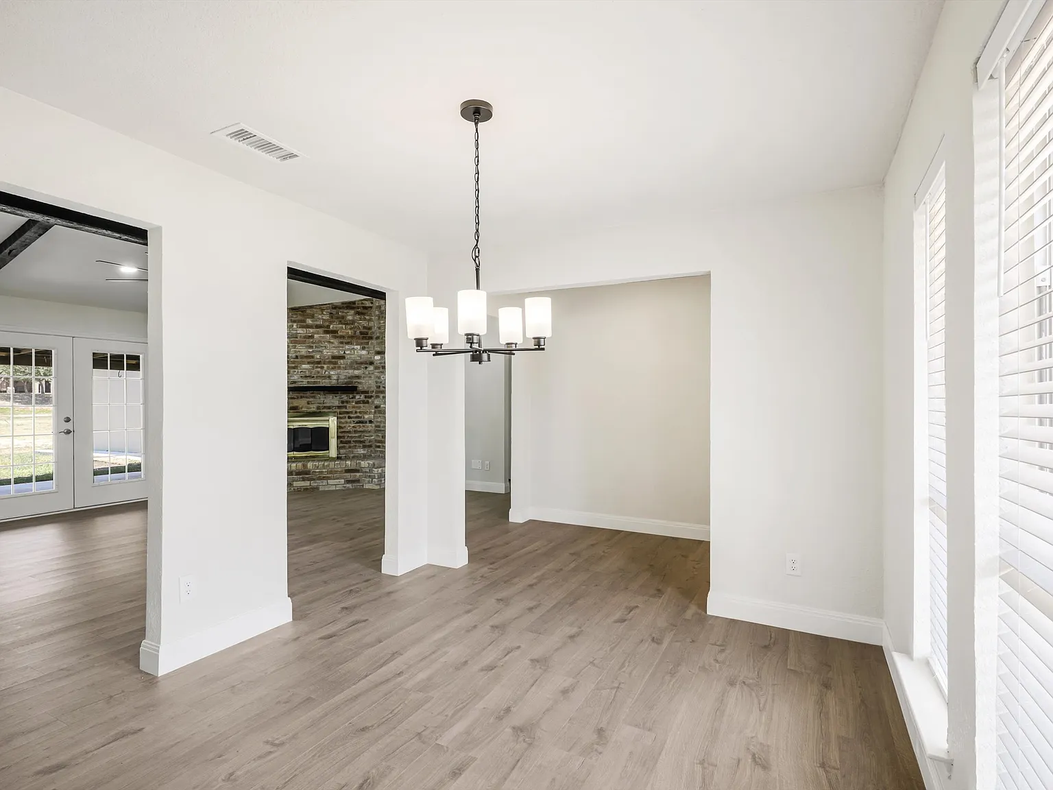 3 bed, 2296 sqft, $3,500 — Photo 2