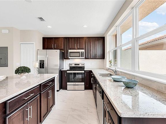 4th image of 3111 Via Otero Dr