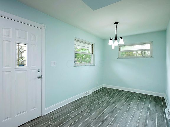 5th image of 3420 Seabrook Ave