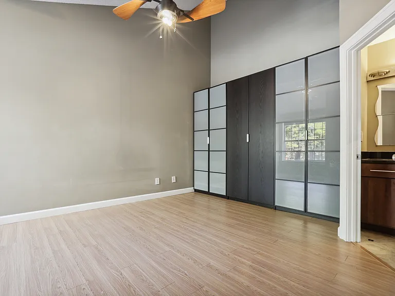 1007 Sandy Lane Dr — Photo 2