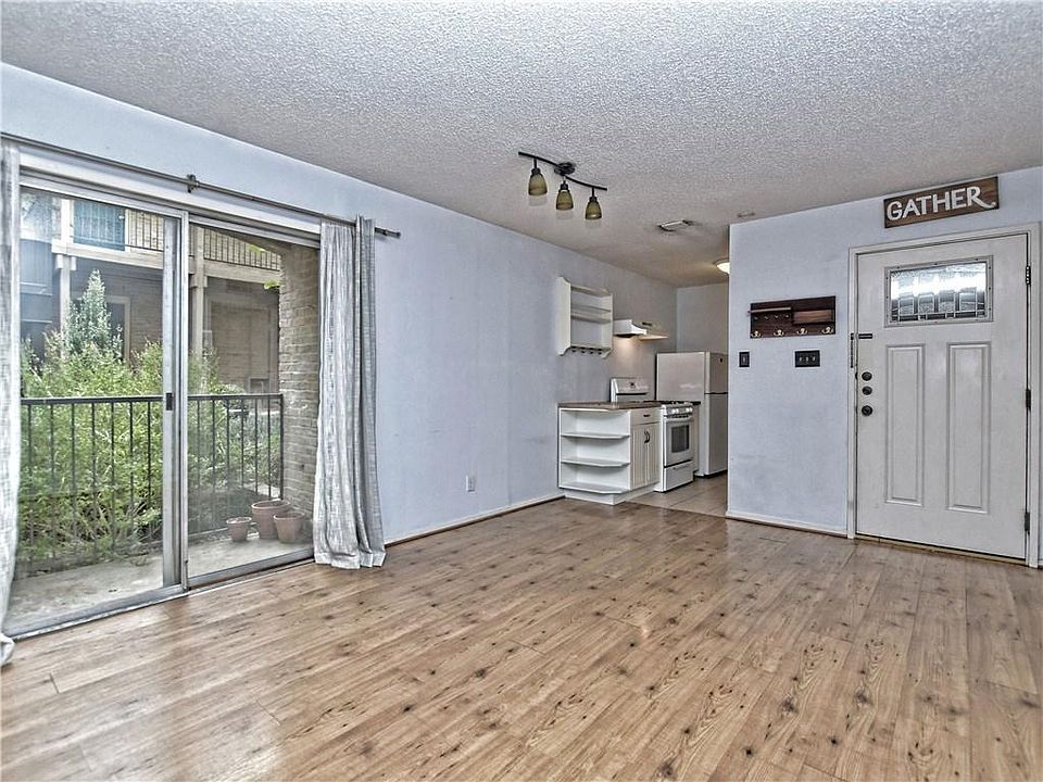 1st image of 3467 N Hills Dr