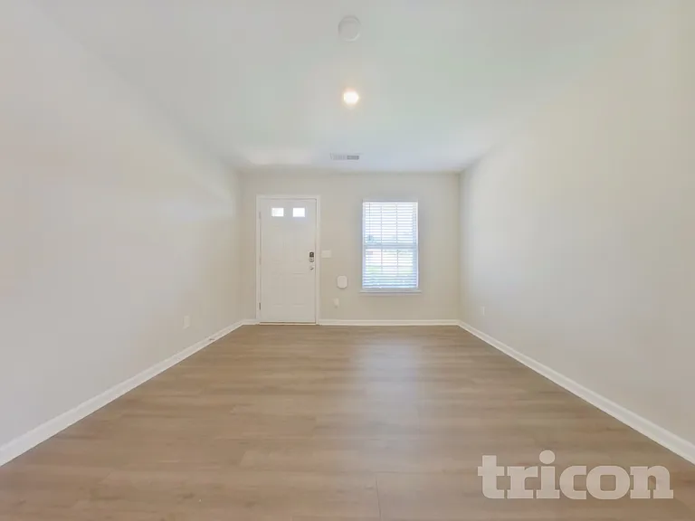 234 Blazer Dr — Photo 2