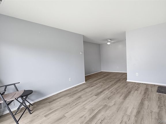 5th image of 7708 Manor Cir APT 103