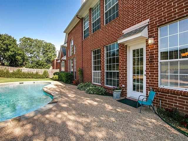 2nd image of 1001 S Hollow Dr
