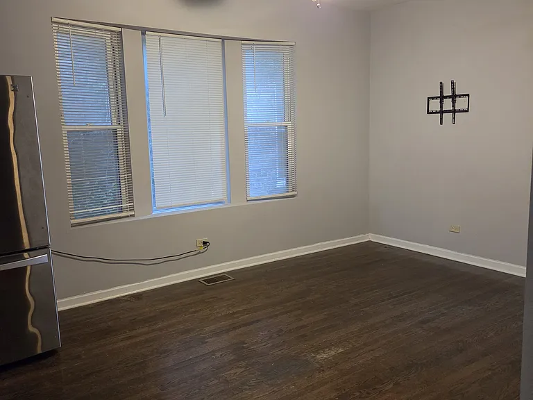5536 W Congress Pkwy #1 — Photo 9