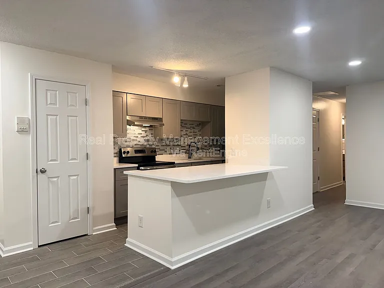 1330 Park Glen Dr #104 — Photo 9