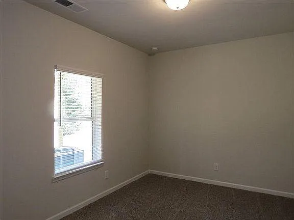 4 bed, 3.5 bath, 2300 sqft, $3,100 — Photo 3