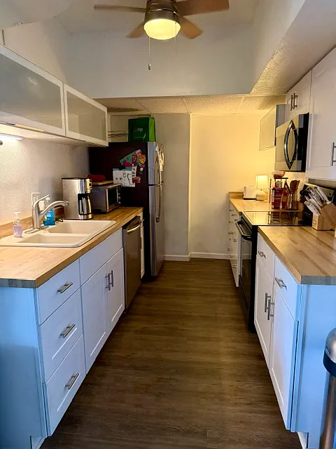 1 bed, 720 sqft, $1,900 — Photo 2