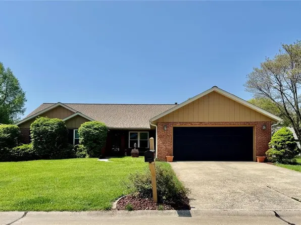 1725 Spruce Hill Dr, Belleville, IL 62221