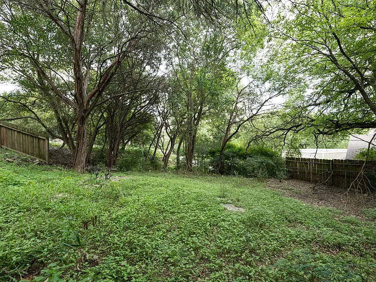 701 The High Rd #A — Photo 30