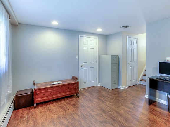 5th image of 37 Crescent Dr