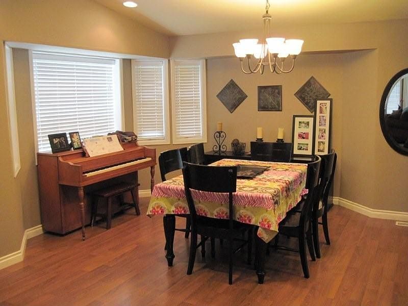 Open concept dining with vaulted ceiling.