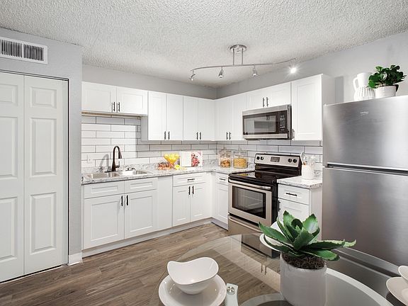 Sunrise on Bethany - Model Unit Kitchen