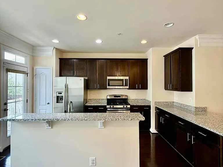 11918 Weybridge Ln — Photo 11