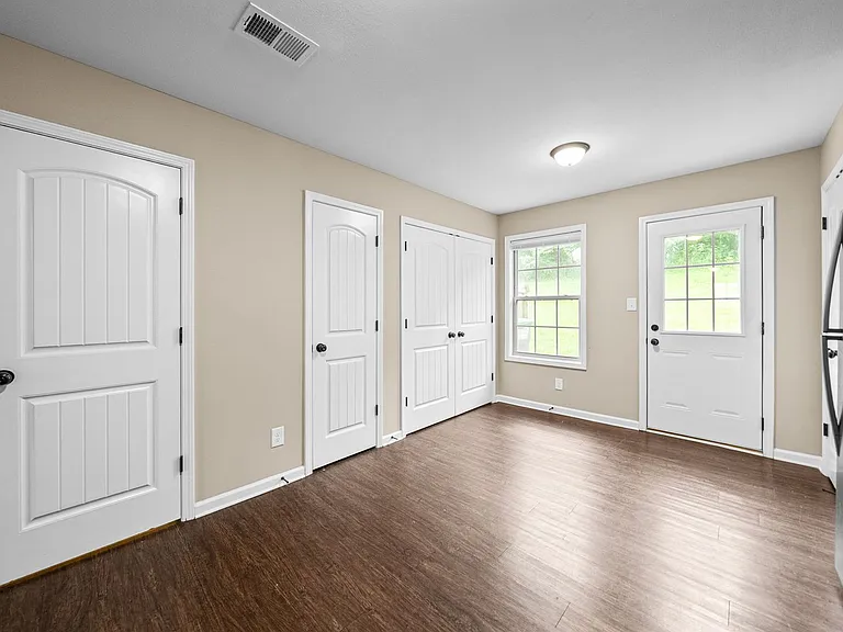 148 Center Pointe Dr — Photo 12