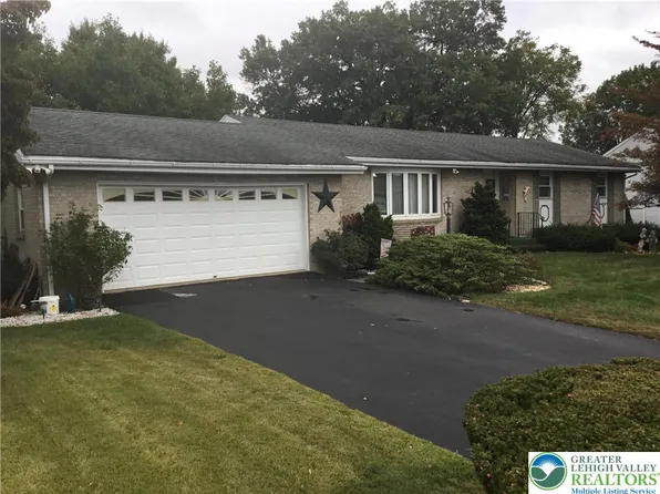 5926 Holiday Dr, Allentown, PA 18104