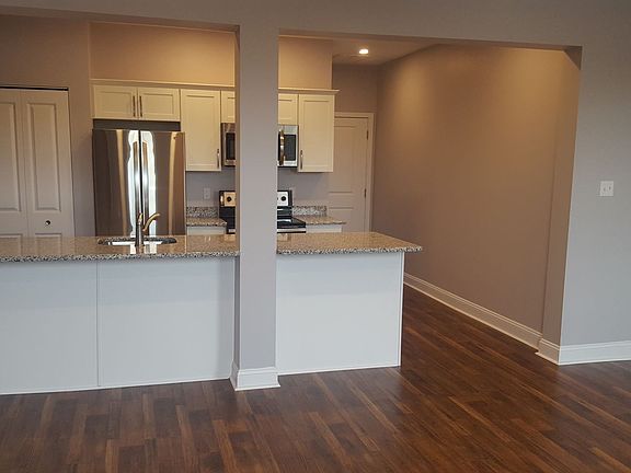 5th image of 830 W Lancaster Ave APT 4