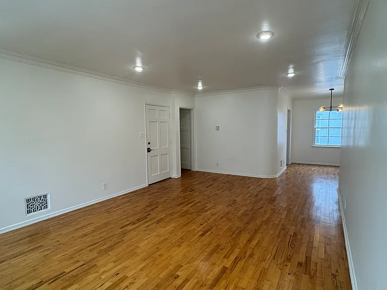 1455 1/2 S Beverly Dr — Photo 2