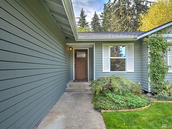 4th image of 1695 Hemlock Dr