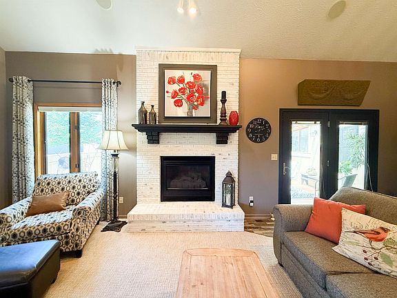 4th image of 1043 Burr Oak Ln