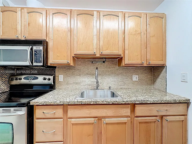 2424 SE 17th Cswy #312B — Photo 14