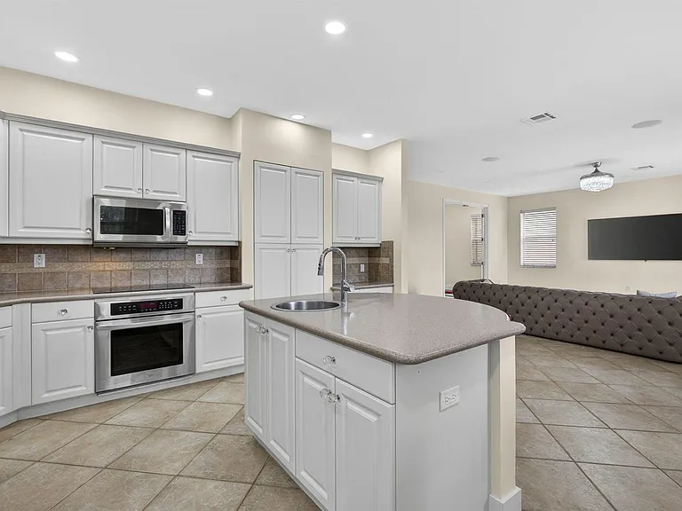 1724 Annandale Cir — Photo 35