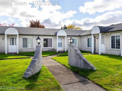 32745 Meadowbrook Ln #119, Warren, MI, 48093