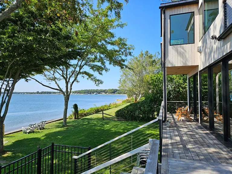 599 Peconic Bay Blvd — Photo 42
