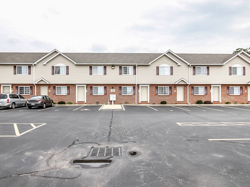 1st image of 730 Fountain View Dr APT C