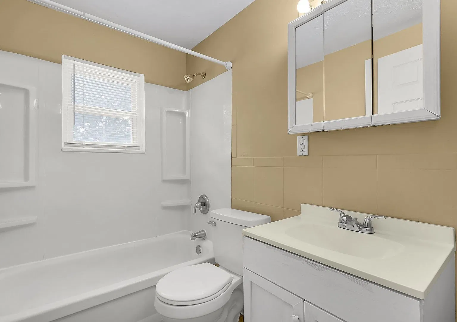 195 Currier Dr — Photo 4
