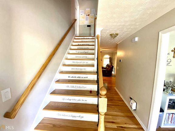 4th image of 1220 Hunters Creek Ct